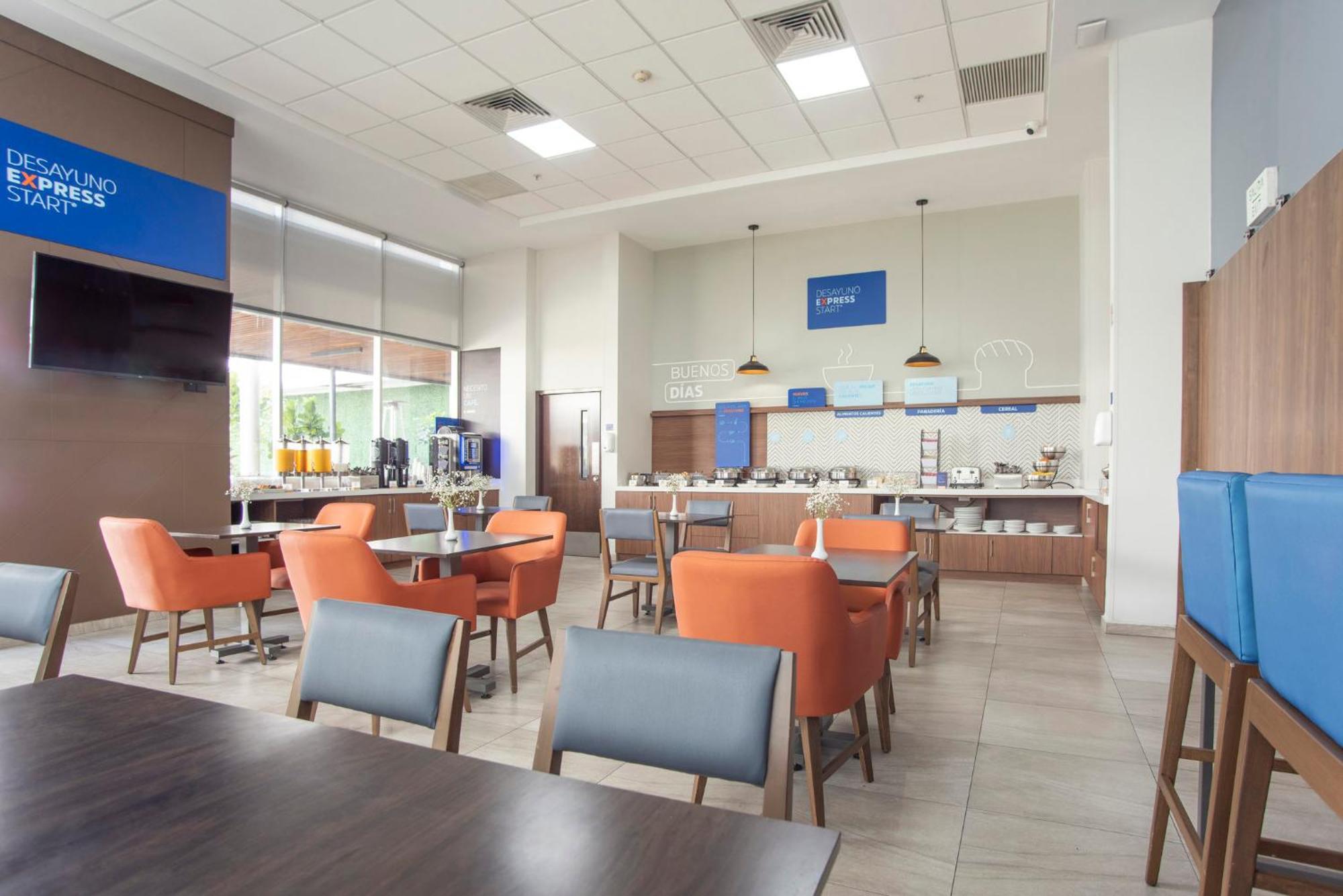 Holiday Inn Express Guadalajara Iteso By Ihg Zapopan Ngoại thất bức ảnh